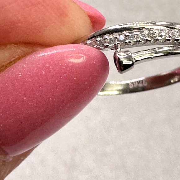 Elegant Sterling Silver Ring decorated with CZ - Picture 4 of 6